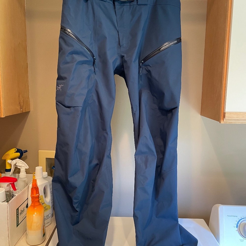 Arc’teryx Mens Sabre Pants, XL, Color Blue Moon, in Excellent Condition